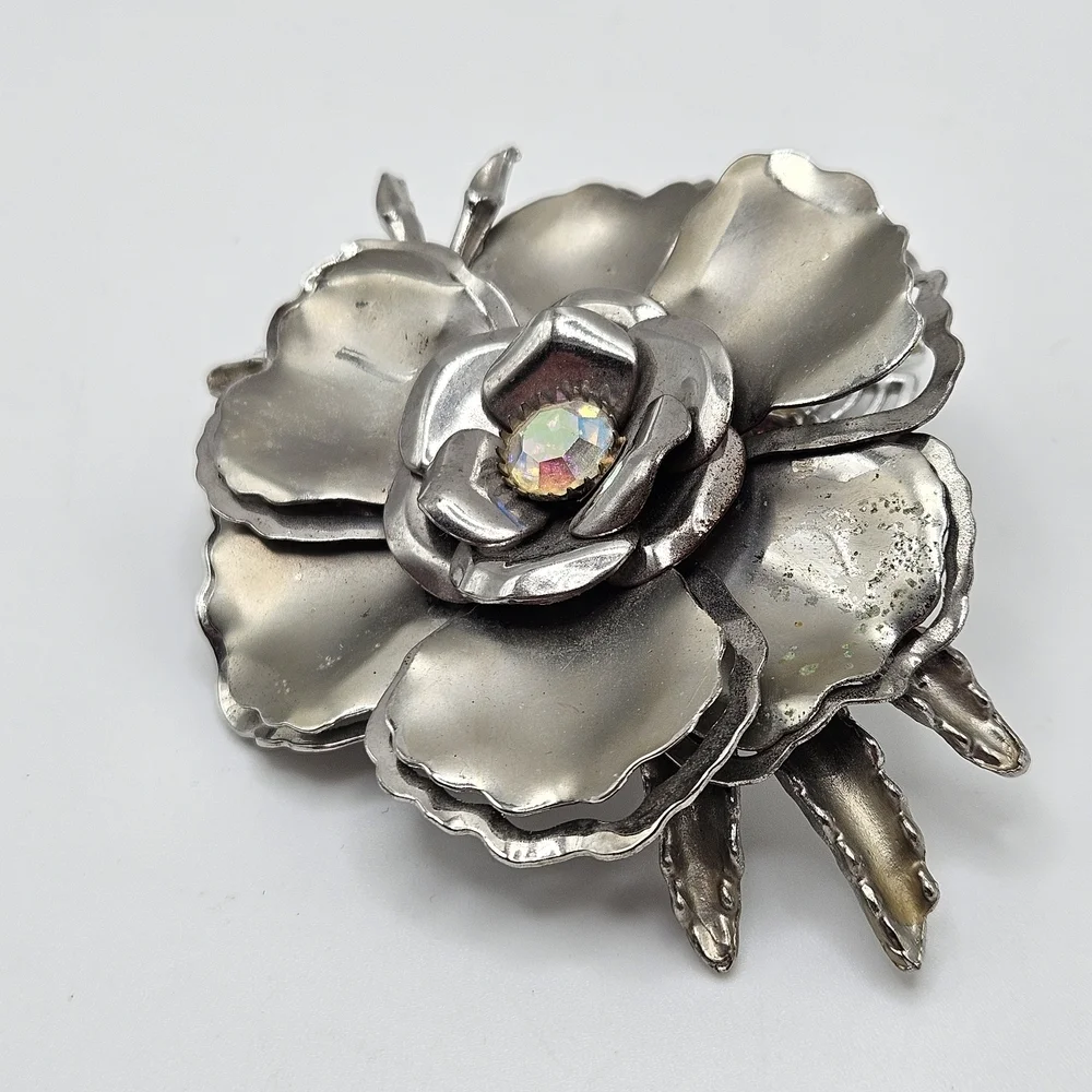 VINTAGE Matte Silver Tone 3D Flower Large Brooch Pin Rhinestone Accent